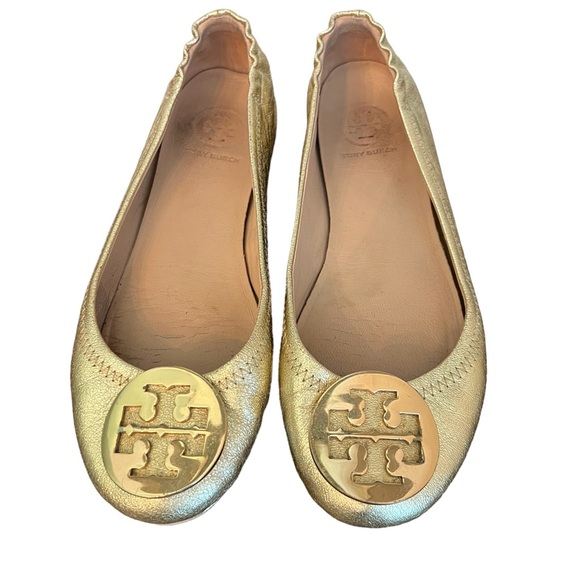 Tory Burch Reva Gold Ballet Flats Leather Metal Logo Medallion Size 5 - Picture 1 of 11